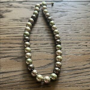 Elegant Faux Pearl Necklace